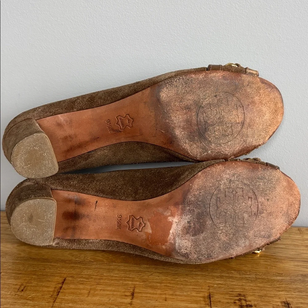 Tory Burch Y2K Salem Brown Suede Pumps with Gold-tone Chain Detail size 9.5 - Picture 10 of 12